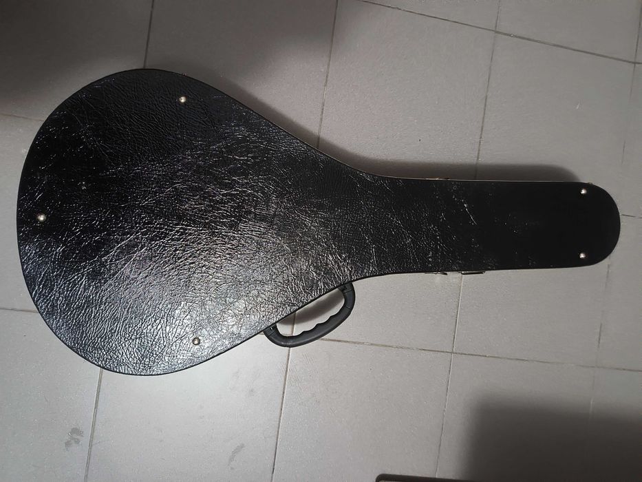 Estojo de guitarra portuguesa de fado.