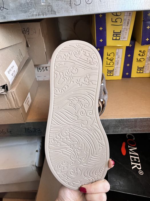 ЛІКВІДАЦІЯ СКЛАДУ! Жіночі бежеві замшеві босоніжки на липучках