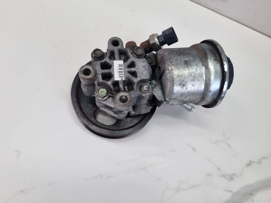 toyota Avensis t25 corolla 2.0 2.2 D pompa wspomagania