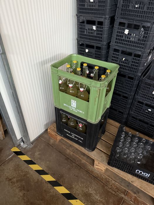 CAIXAS GRADES EMPILHÁVEIS GARRAFAS PARA 12 UNIDADES