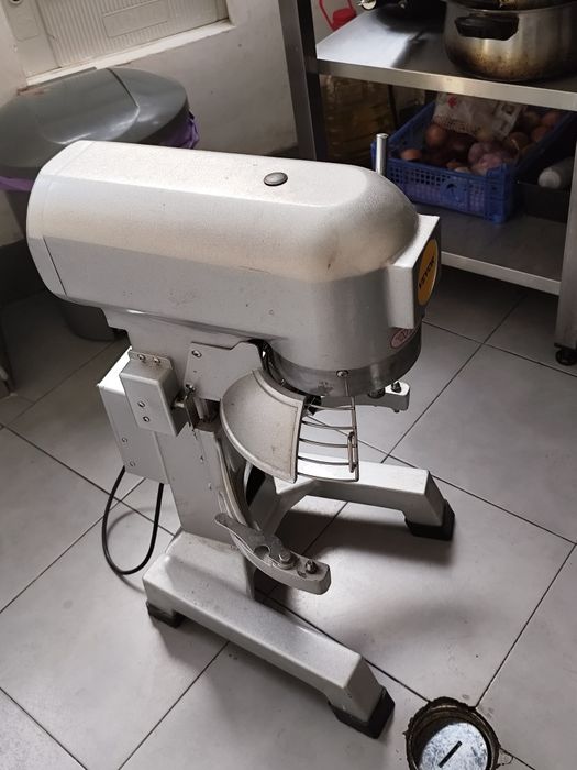 Batedeira Industrial / Comercial VEVOR B15-BT (15 Litros) – Como Nova / Excelente Estado