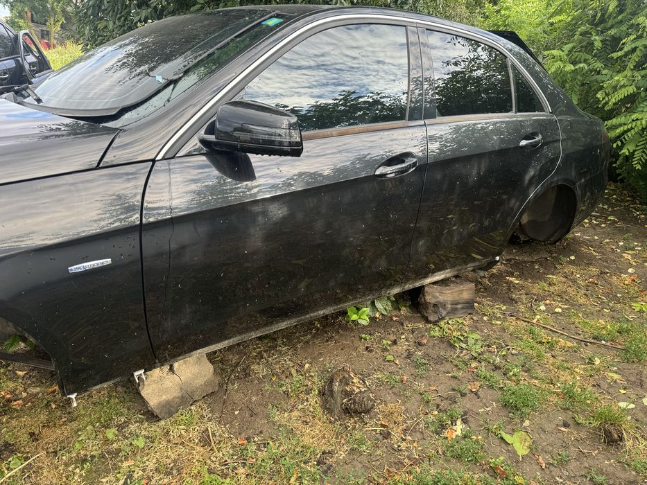 Продам Двери  Мерседес е212