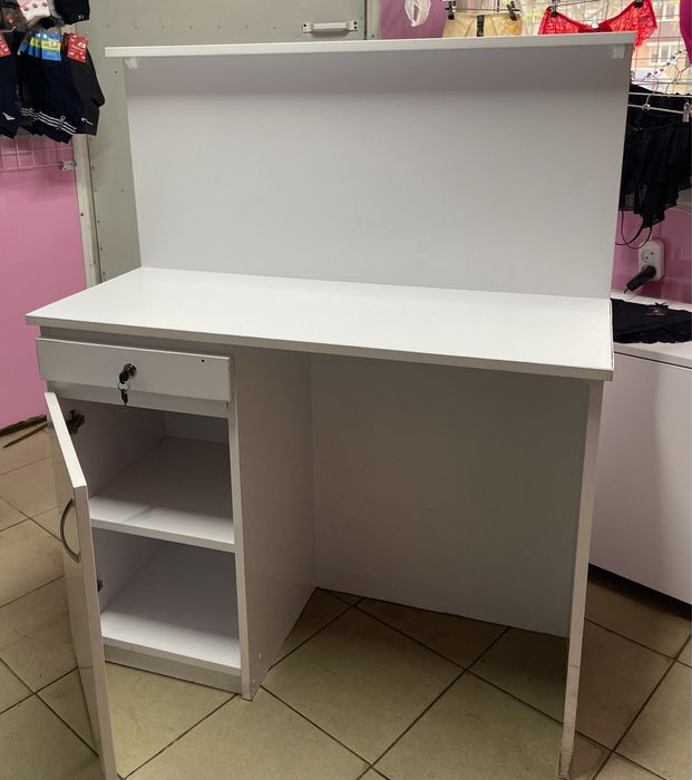 Продам стіл-ресепшн,стійка адміністратора