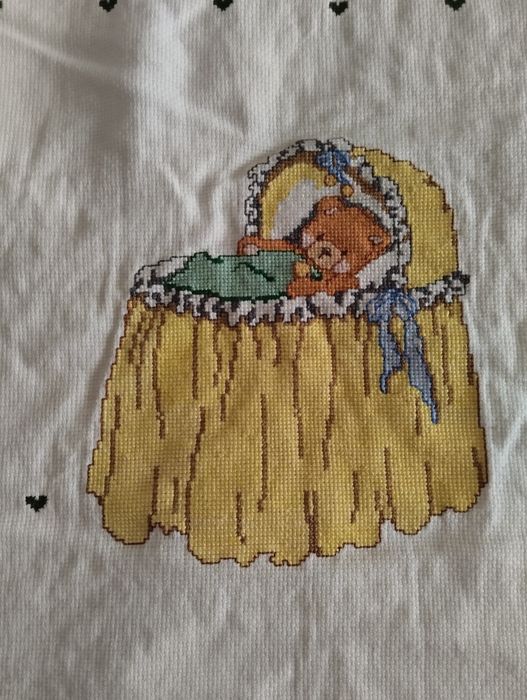 Vendo colcha de cama de bebê