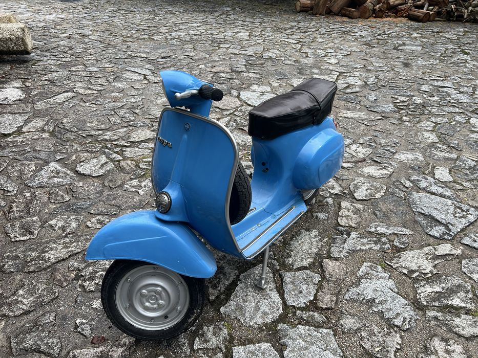 Vespa 50s bem estimada
