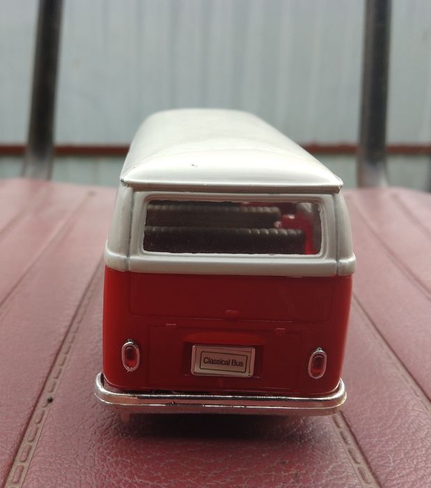 Модель Volkswagen Microbus 1962 Welly