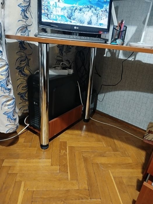 Продам стіл комп'ютерний