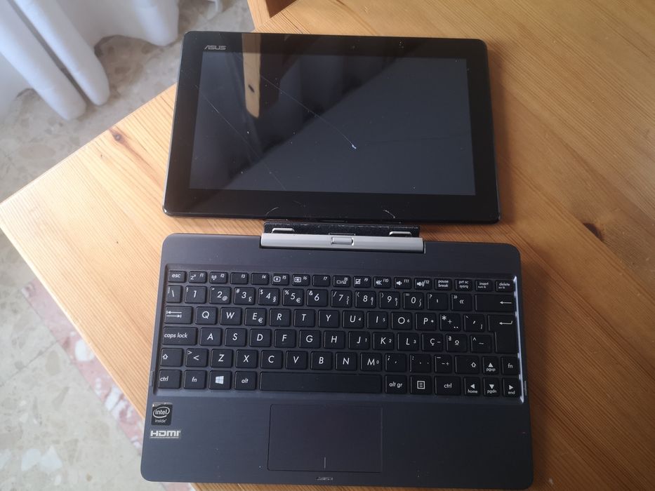 ASUS  - Transformer Book - ECRÂ RACHADO - A FUNCIONAR