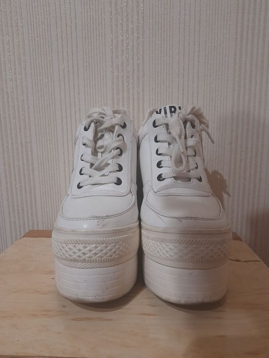 Продам жіночі кросівки на високій платформі, танкетці, 38 розмір