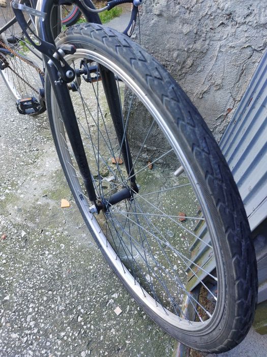 Bicicleta B-twin, 6 velocidades, roda 29 (para reparaçâo)
(Para repara