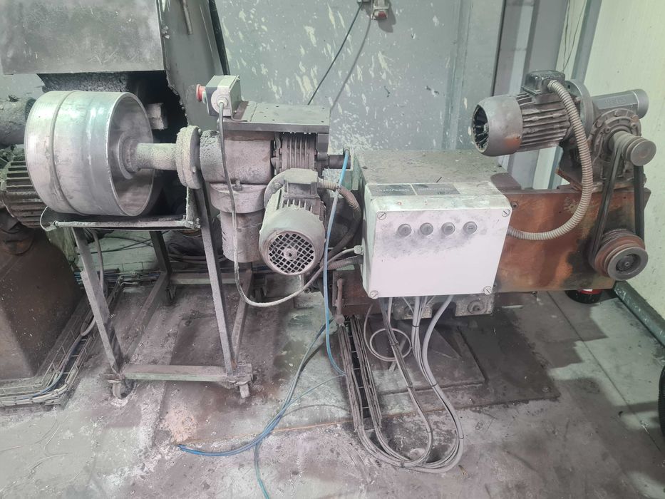 Máquina de polir panelas e tampas com automato e quadro novos