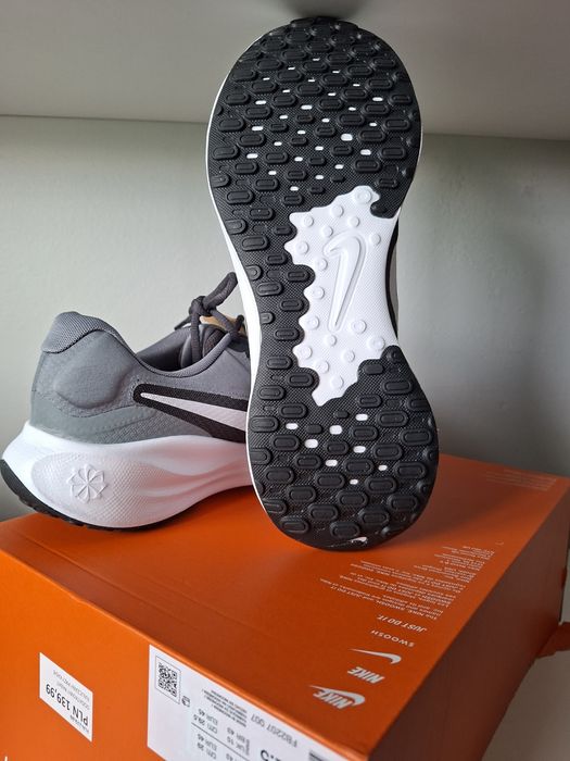 Nike Revolution 7