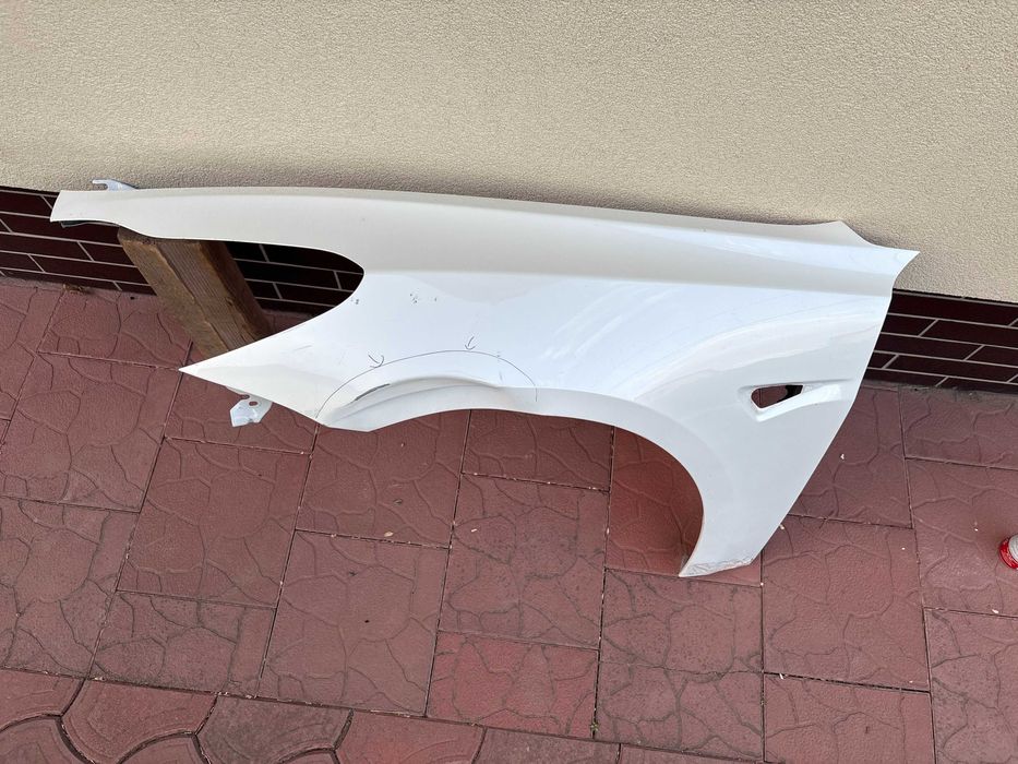 Крило ліве Tesla model 3