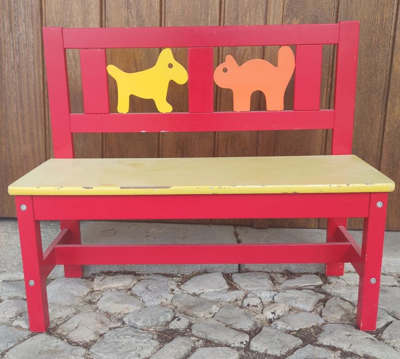 Mesa e banco para crianças