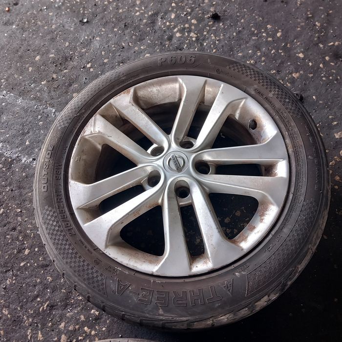 Jantes 17 Nissan Juke dois pneus bons