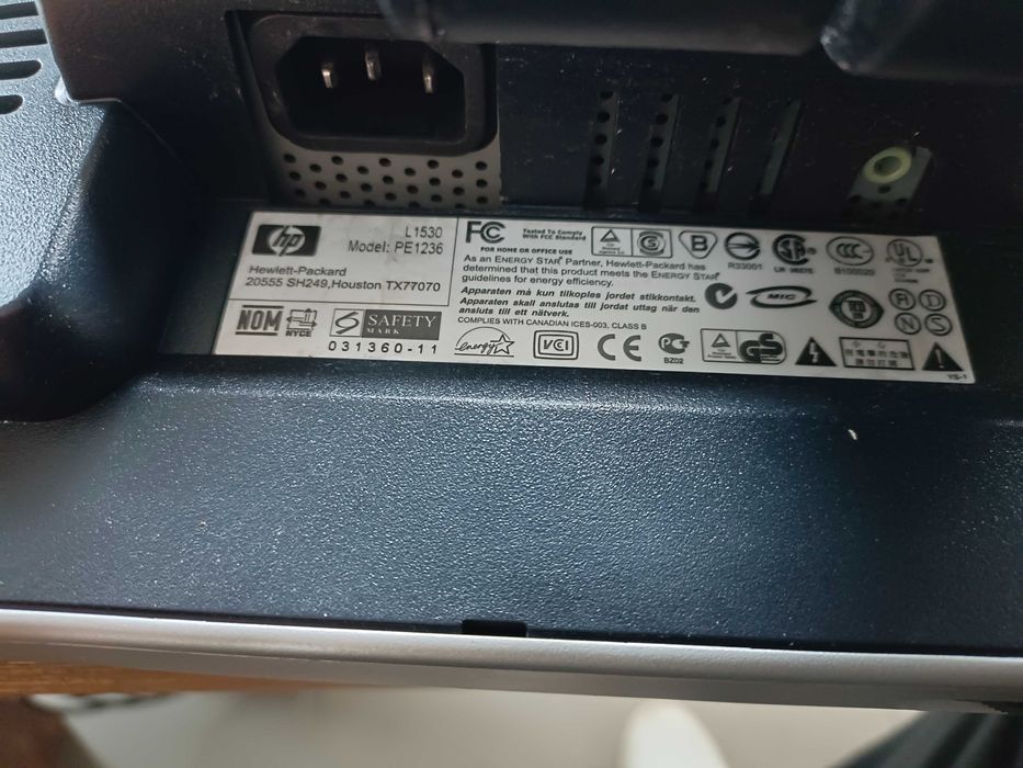 Monitor HP 1530 15 cali