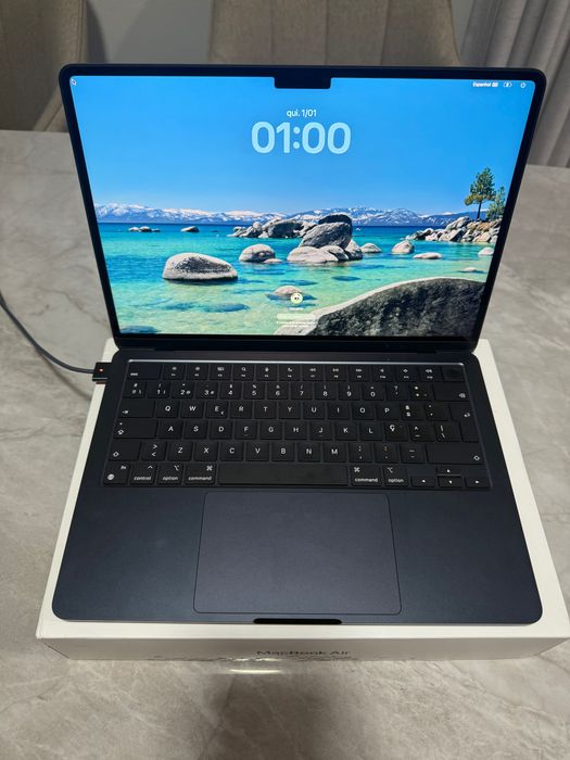 MacBook Air M2 245gb