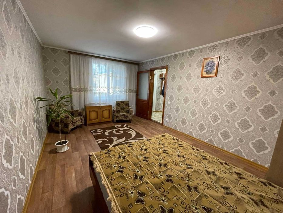 Сдам 1 к.кв.для девушки или пары с. Крюковщина, частный сектор