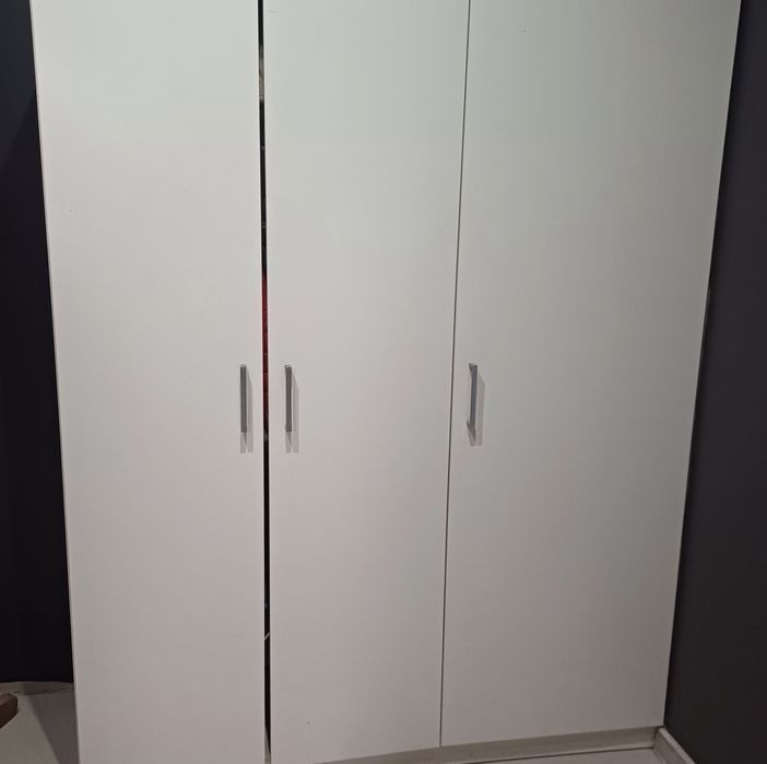 Szafa na ubrania i 2 szafki na buty białe