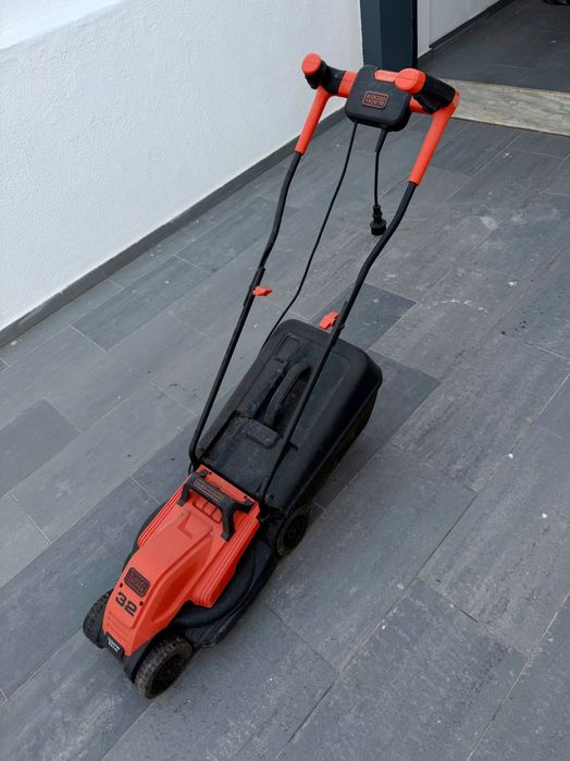 Corta-relvas BLACK+DECKER 32cm – Elétrico