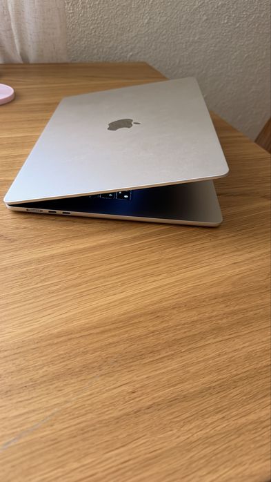 MacBook Air 15” M2 2023 — 8GB RAM — 512GB SSD — Estado irrepreen