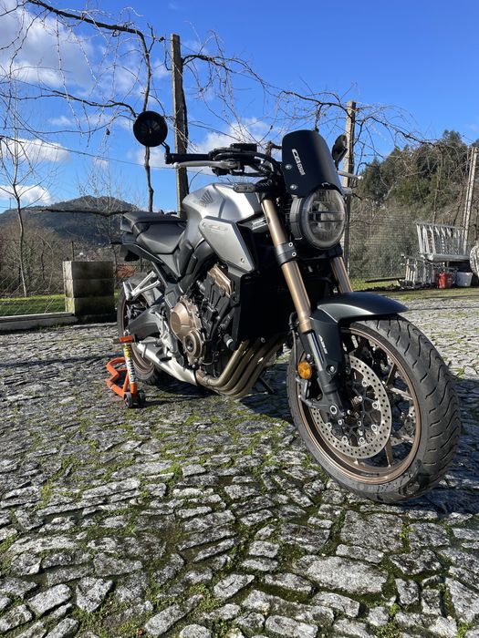 Honda CB 650 RA como nova