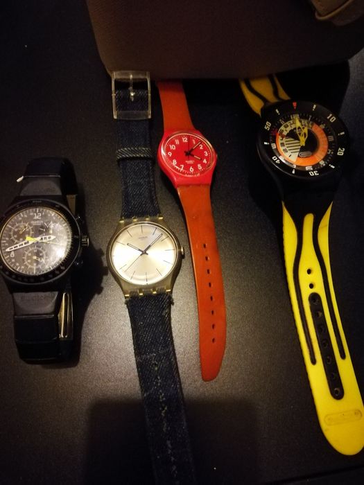 Quatro relógios swatch