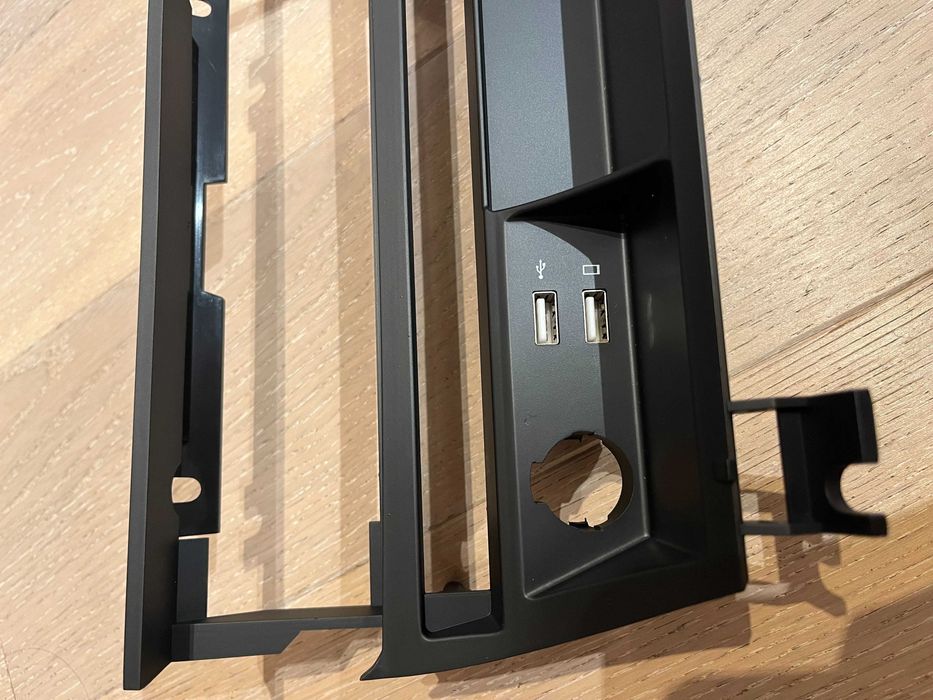 HVAC Relocation Bracket With USB For BMW E46