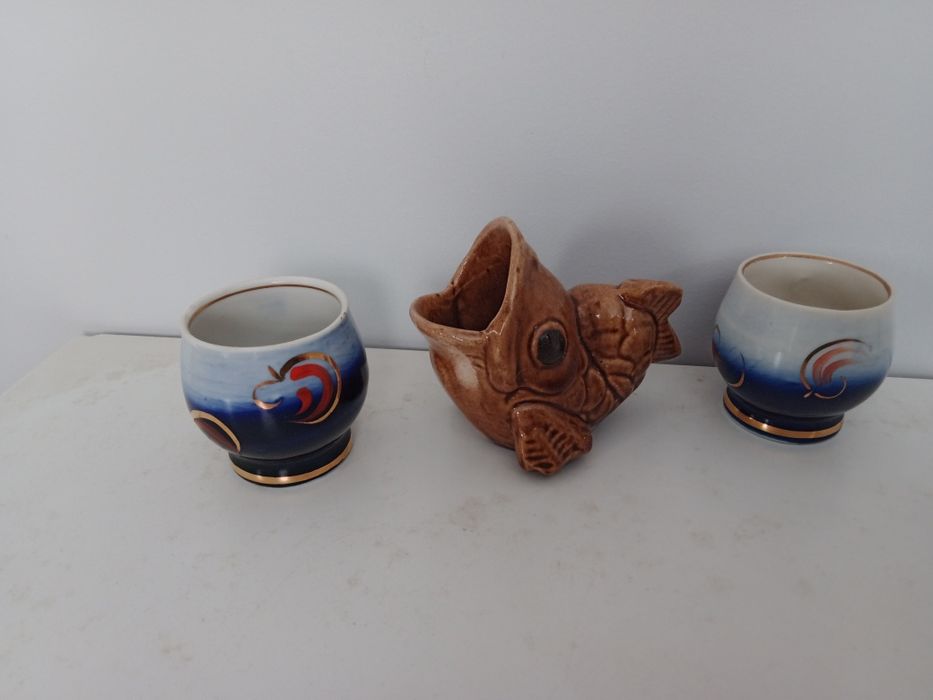 Фарфорова рибка та стопки