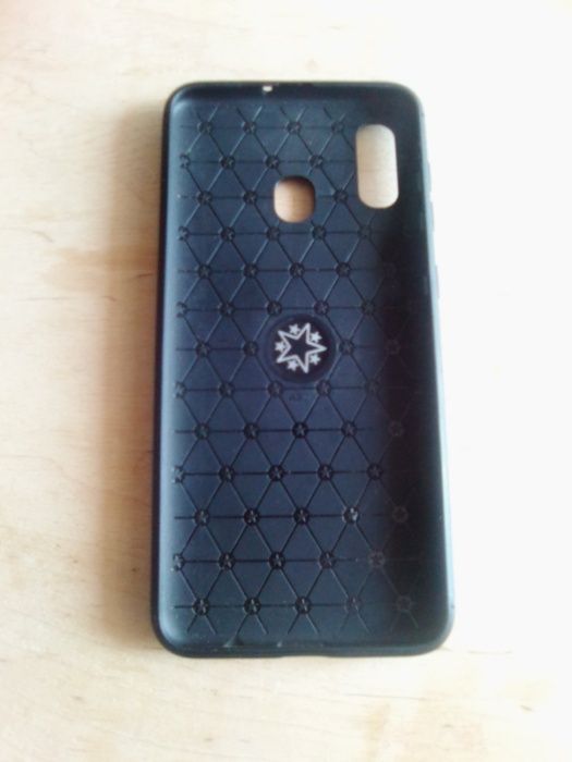 продам Противоударный чехол на Huawei P Smart небольшой торг