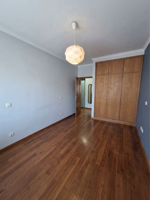 Apartamenro T3 pedroso central  com lugar de garagem e arrumos