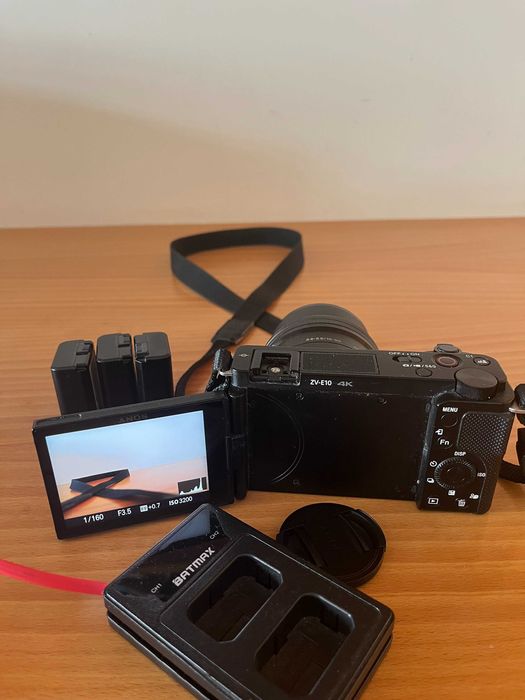 Sony ZV-E10 + SD 128 GB ExtremePro + Lente do kit + 4 Baterias com carregador