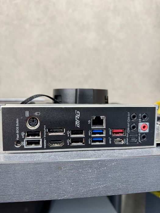 Продам комплект: материнська плата, процесор, оперативна памʼять, SSD