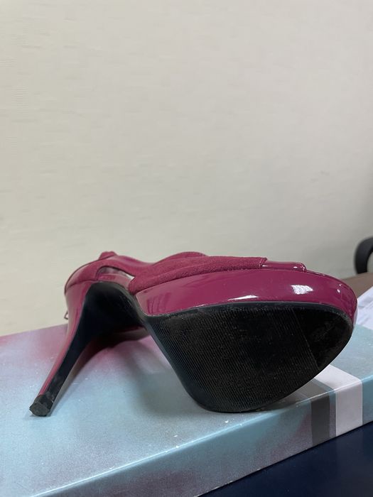 Літні босоножки на підборах