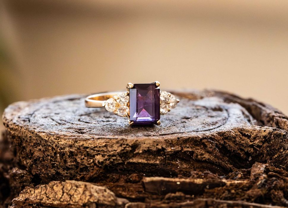 Anel antigo geométrico Art Déco em ouro 14k com ametista e diamantes