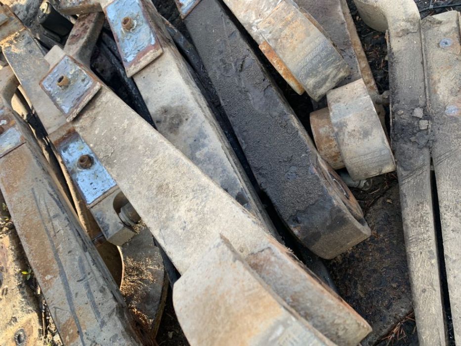 5010600763 resor tylny 2 piórowy lewy tył na poduszce renault