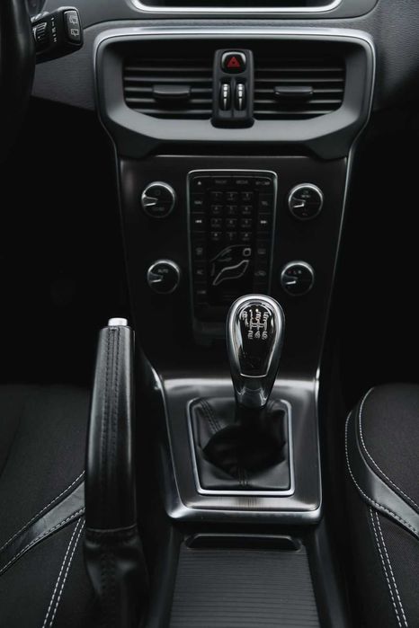 Volvo V40 - Conforto, Segurança e Estilo