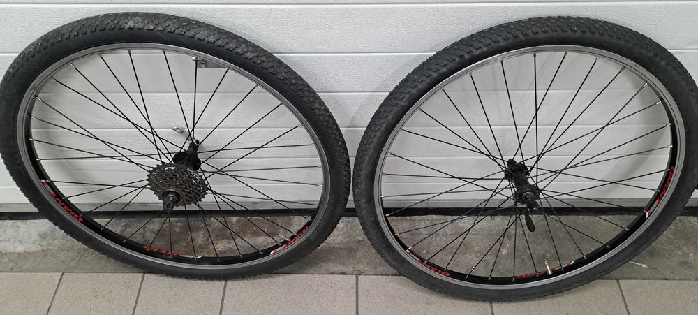 Komplet Koła Giant 26"  czarne v-brake MTB Kross tył + przód + opony