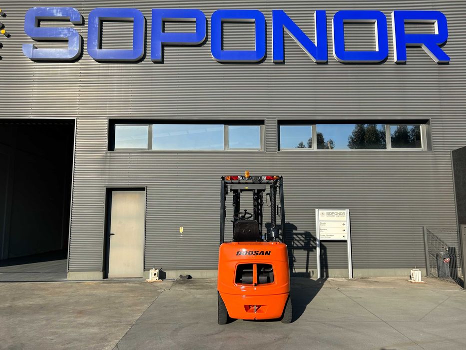 Empilhador Doosan 2000 Kgs Diesel