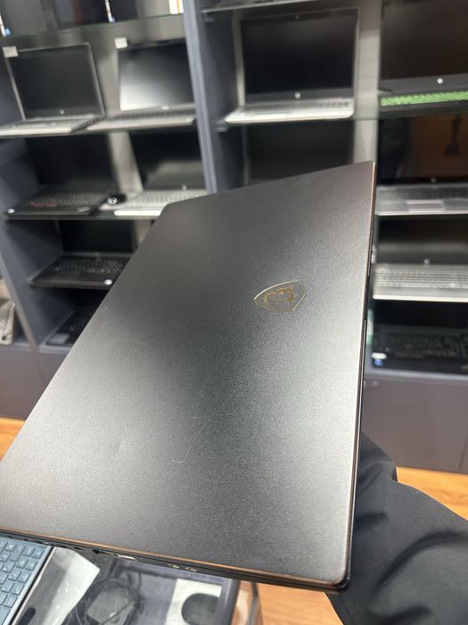 Мощный игровой ноутбук с огромным экраном Msi nvidia 8гб