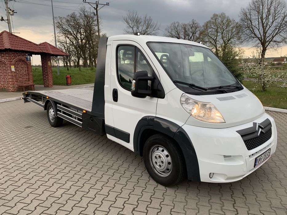 Transport Laweta Autolaweta Ponoc drogowa holowanie awaryjne odpalanie auta 7/24