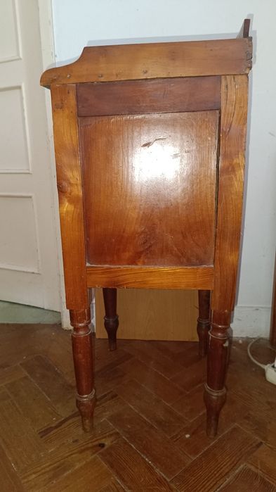 Mesa de cabeceira antiga