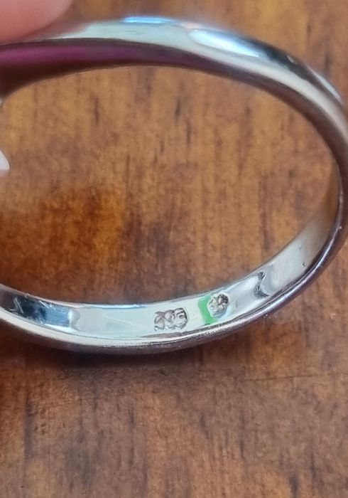 Uroczy srebrny pierścionek 925