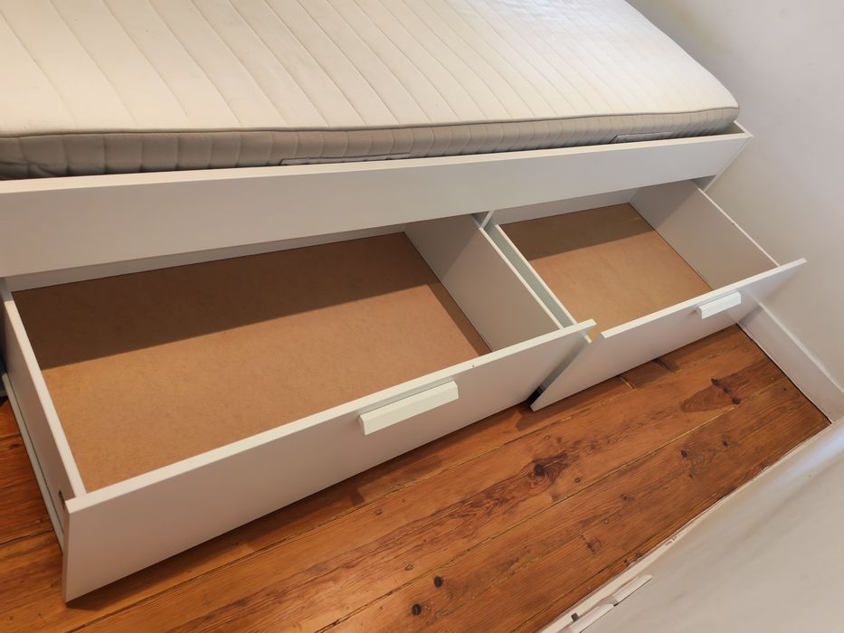 Cama 140x200, com arrumação, ikea