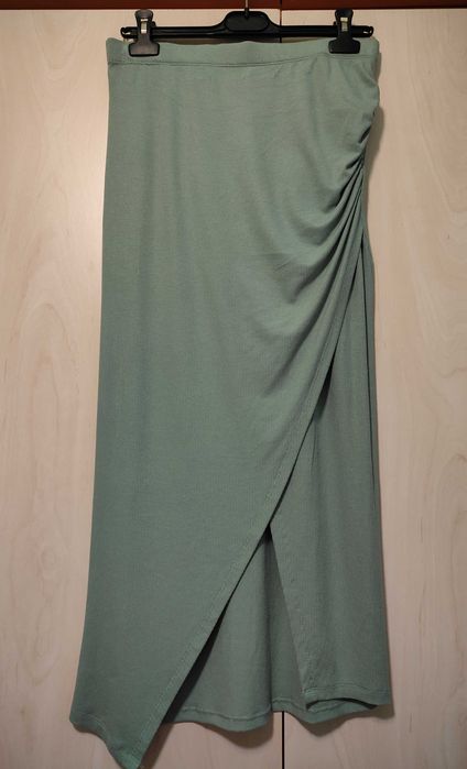 Нова асиметрична спідниця в рубчик