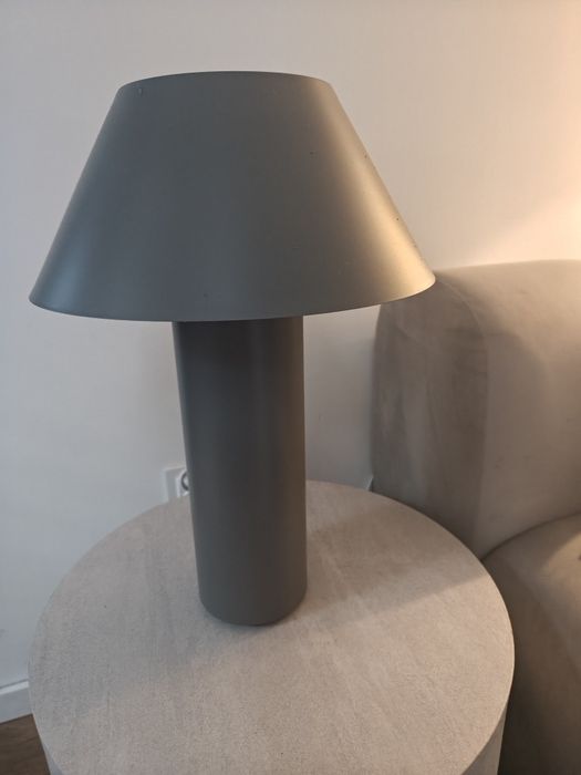 Metalowa lampa stołowa na dwie żarówki