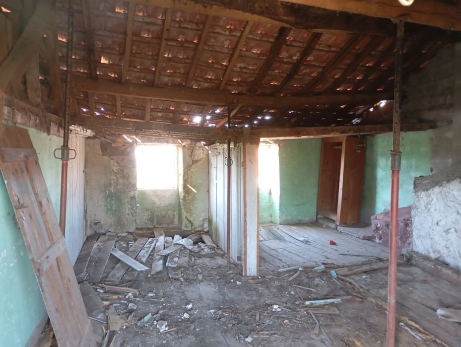 Casa em Pedra para Recuperar com água e luz