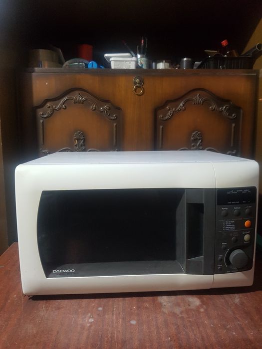 Микроволновая печь Daewoo.