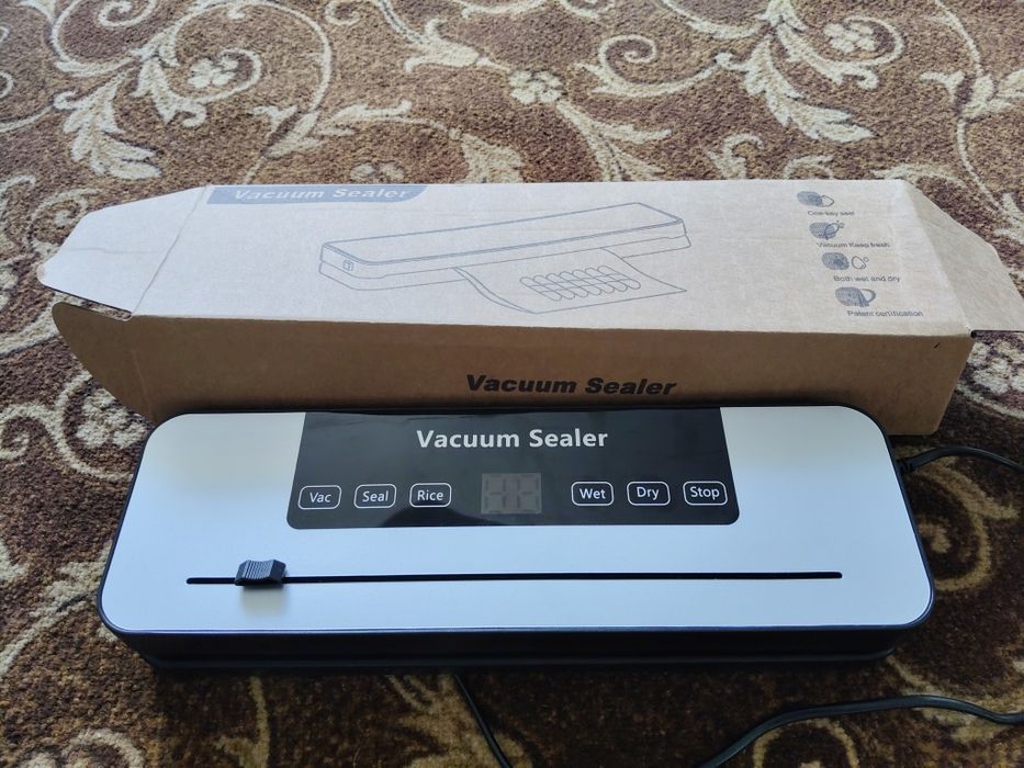 Вакууматор Vacuum Sealer як новий + 5 пакетів у подарунок