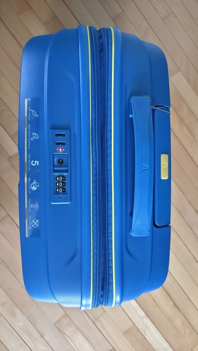Чемодан Roncato 55x40x20 + косметичка